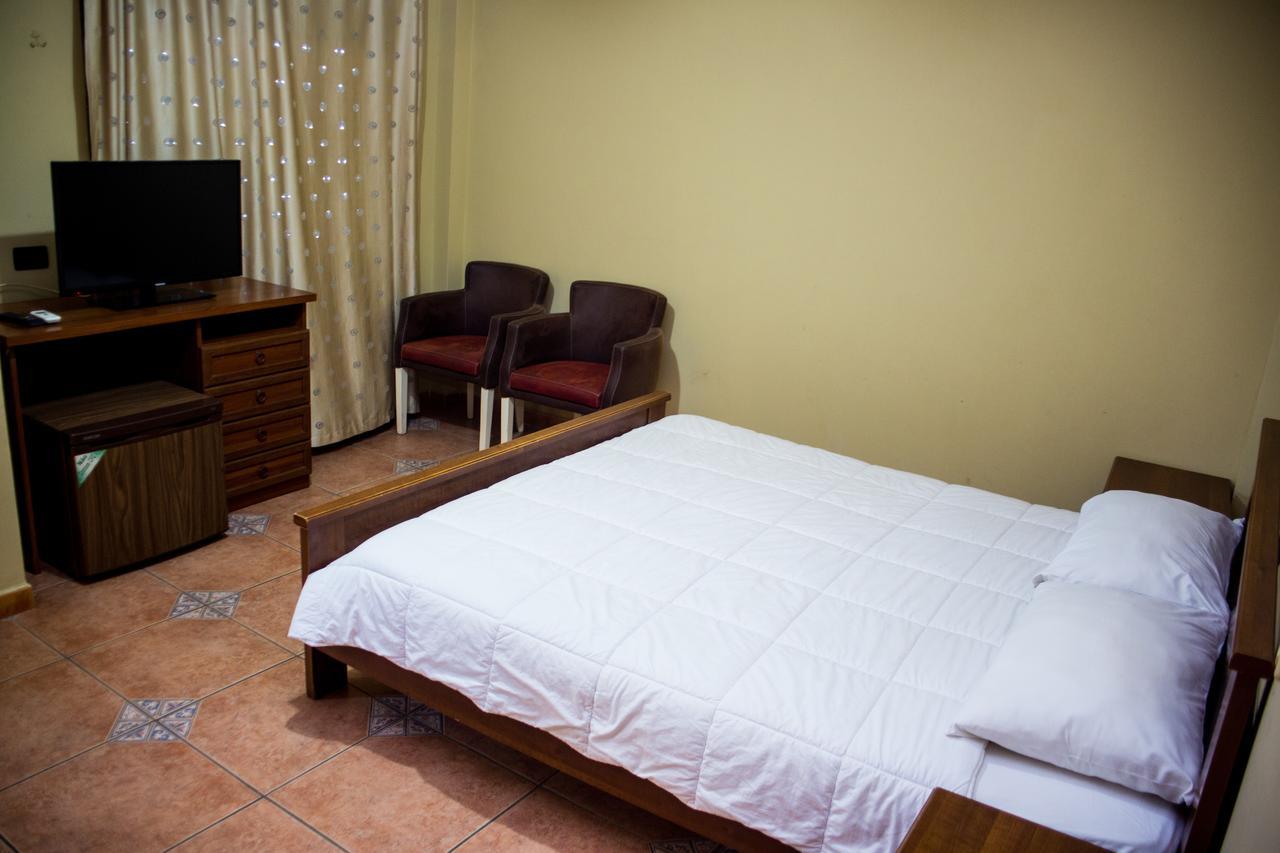 Hotel La Quercia Durrës Extérieur photo