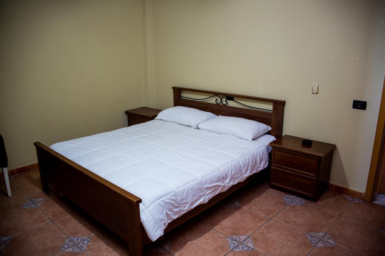 Hotel La Quercia Durrës Extérieur photo