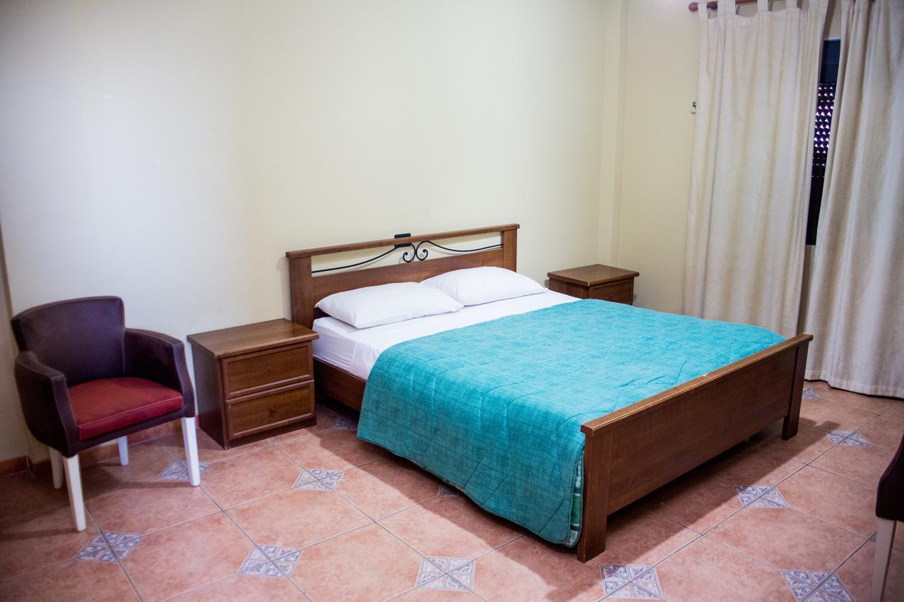 Hotel La Quercia Durrës Extérieur photo